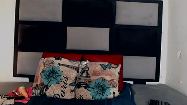 Snapshot of Freaky-boobs chatting on 11.14.25 Freaky-boobs online show from 11.14.25