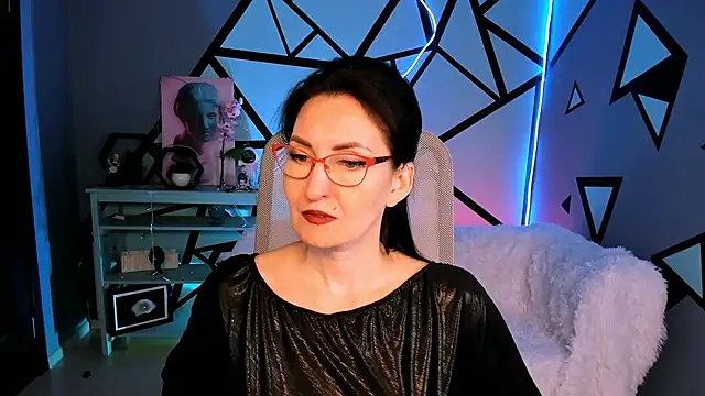 Snapshot of UnaTerra chatting on 04.30.26 UnaTerra online show from 04.30.26