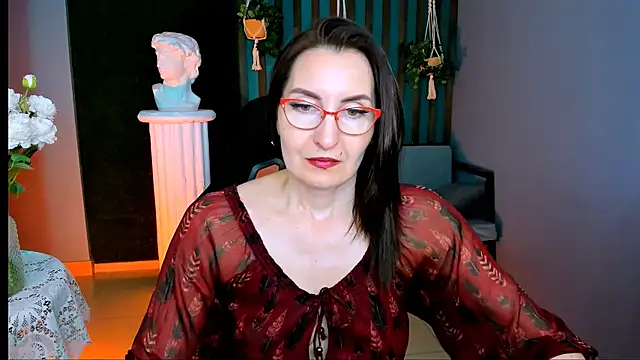 Snapshot of UnaTerra chatting on 05.15.26 UnaTerra online show from 05.15.26