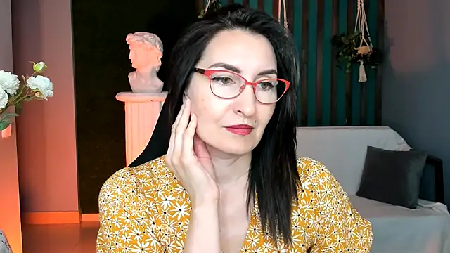 Snapshot of UnaTerra chatting on 05.24.26 UnaTerra online show from 05.24.26