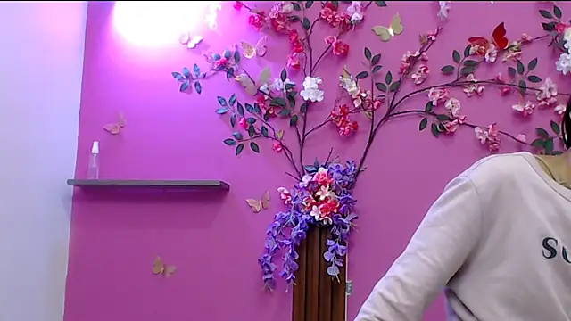 skinnysofia18 online show from 10.30.25