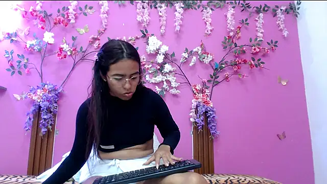 skinnysofia18 online show from 03.29.26