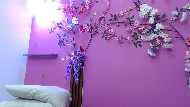 skinnysofia18 online show from 04.19.26