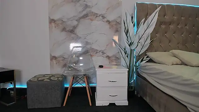 SeleneMakris online show from 12.23.25