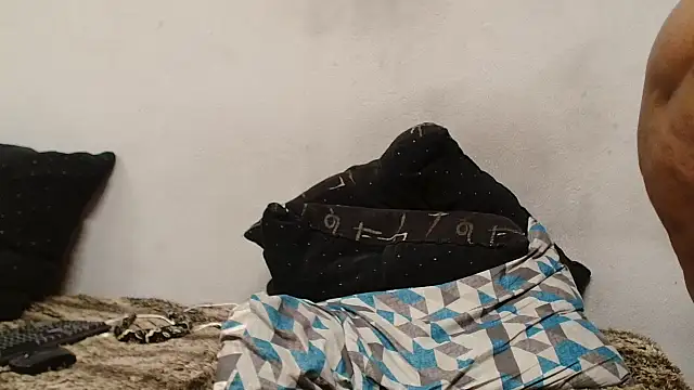 Snapshot of ROYALASS25 chatting on 02.18.25 ROYALASS25 online show from 02.18.25