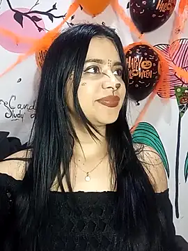 ValerieLove  online show from 10.28.25