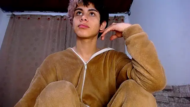 DaraKat18 online show from 04.05.26