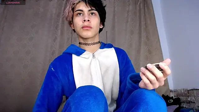 DaraKat18 online show from 04.21.26