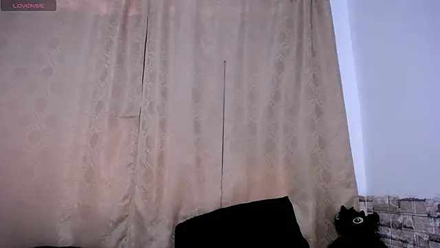 DaraKat18 online show from 04.22.26