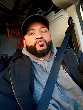 Snapshot of tripping385 chatting on 10.27.25 tripping385 online show from 10.27.25