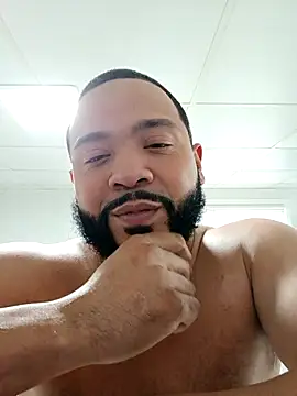 Snapshot of tripping385 chatting on 11.01.25 tripping385 online show from 11.01.25