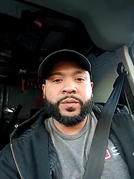 Snapshot of tripping385 chatting on 11.04.25 tripping385 online show from 11.04.25