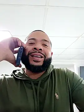 Snapshot of tripping385 chatting on 11.24.25 tripping385 online show from 11.24.25