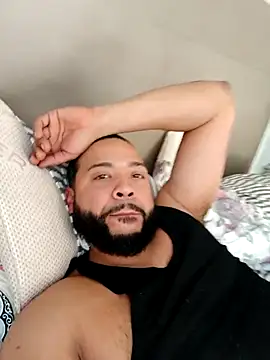 Snapshot of tripping385 chatting on 12.14.25 tripping385 online show from 12.14.25