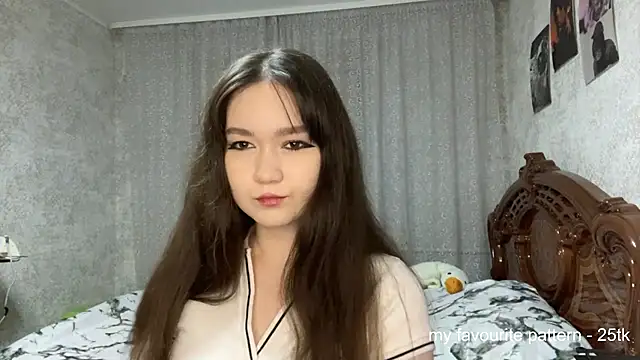 Pikmigirl18 online show from 11.14.25