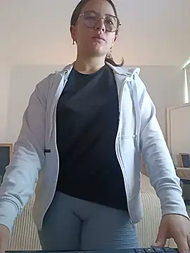 Bella Sumers online show from 06.24.26