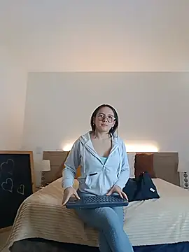 Bella Sumers online show from 07.06.26