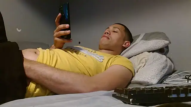 Snapshot of skiner222asd chatting on 04.16.26 skiner222asd online show from 04.16.26