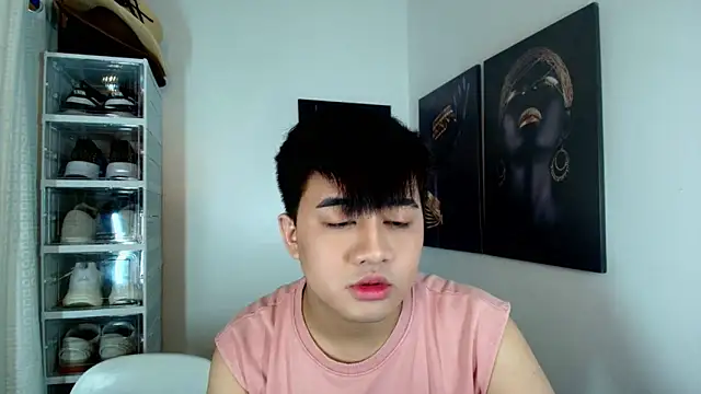 Snapshot of KentAivan chatting on 10.05.25 KentAivan online show from 10.05.25