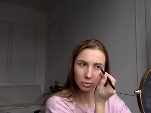 Snapshot of Alveryn chatting on 11.01.25 Alveryn online show from 11.01.25