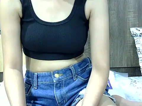 Snapshot of SEXYGUDIYA chatting on 09.18.25 SEXYGUDIYA online show from 09.18.25