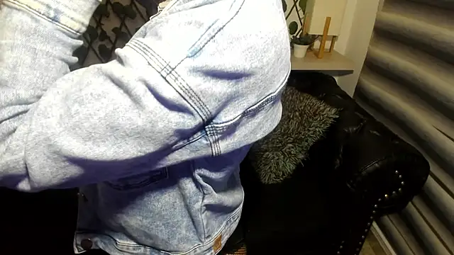 Snapshot of ASHLEY_QUALLEY chatting on 10.31.25 ASHLEY QUALLEY online show from 10.31.25