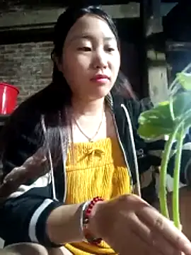 Snapshot of siki-00 chatting on 10.25.25 siki-00 online show from 10.25.25