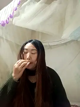 Snapshot of siki-00 chatting on 10.29.25 siki-00 online show from 10.29.25