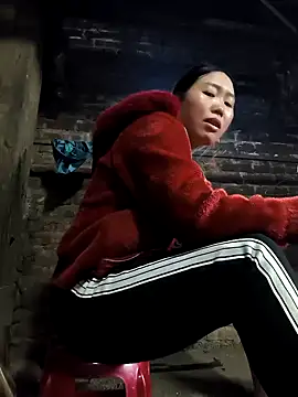 Snapshot of siki-00 chatting on 11.18.25 siki-00 online show from 11.18.25