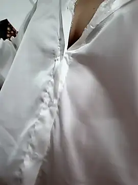 Yui-Linh online show from 09.21.25