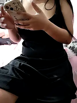 Yui-Linh online show from 10.16.25