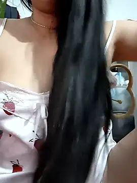 Yui-Linh online show from 10.30.25