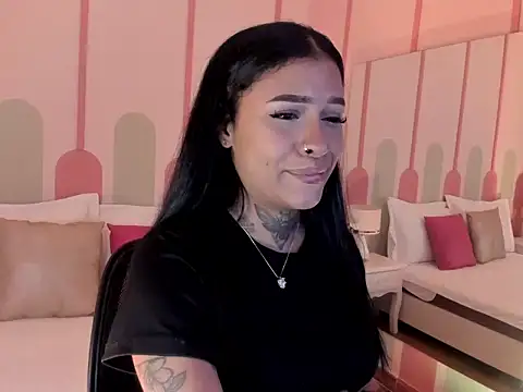 Snapshot of _Sharloth_ chatting on 11.19.25 Sharloth online show from 11.19.25