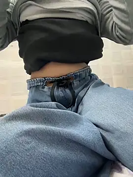 Snapshot of miss_moonikaa chatting on 12.17.25 miss moonikaa online show from 12.17.25