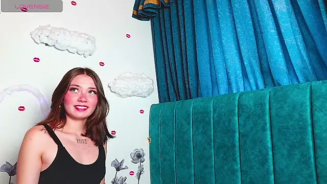 Snapshot of MilaFyre chatting on 09.18.25 MilaFyre online show from 09.18.25