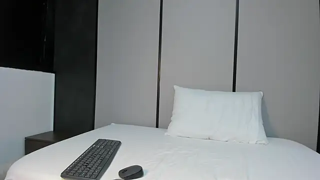 Snapshot of allie_bruce chatting on 10.30.25 allie bruce online show from 10.30.25