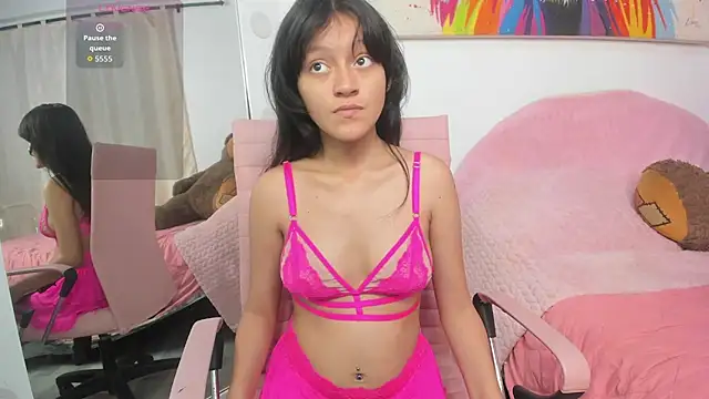 Snapshot of Mili_18 chatting on 10.02.25 Mili 18 online show from 10.02.25