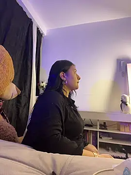 Snapshot of Elyross1_ chatting on 10.24.25 Elyross1 online show from 10.24.25