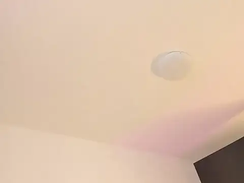 Snapshot of Elyross1_ chatting on 12.18.25 Elyross1 online show from 12.18.25