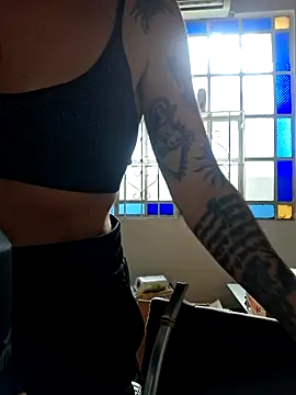 Snapshot of goddessfoxyla chatting on 09.24.25 goddessfoxyla online show from 09.24.25