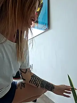 Snapshot of goddessfoxyla chatting on 10.16.25 goddessfoxyla online show from 10.16.25