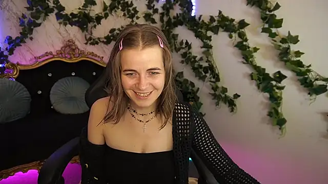 Snapshot of ShinyfromUa chatting on 10.02.25 ShinyfromUa online show from 10.02.25