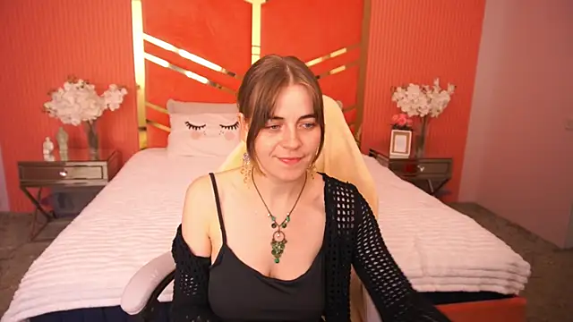 Snapshot of ShinyfromUa chatting on 10.04.25 ShinyfromUa online show from 10.04.25