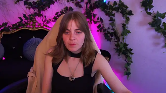 Snapshot of ShinyfromUa chatting on 10.26.25 ShinyfromUa online show from 10.26.25