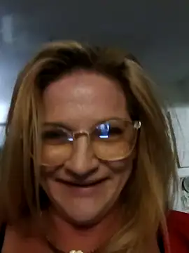 Snapshot of Goldenndoll chatting on 11.02.25 Goldenndoll online show from 11.02.25