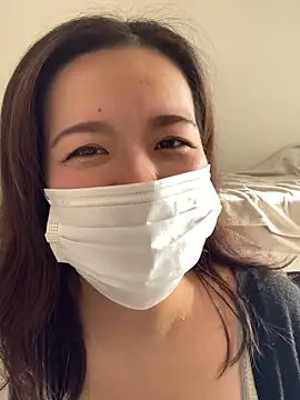 Snapshot of NATSUMI00 chatting on 10.23.25 NATSUMI00 online show from 10.23.25