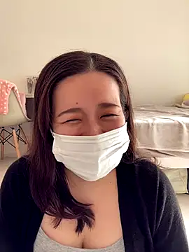 Snapshot of NATSUMI00 chatting on 10.28.25 NATSUMI00 online show from 10.28.25