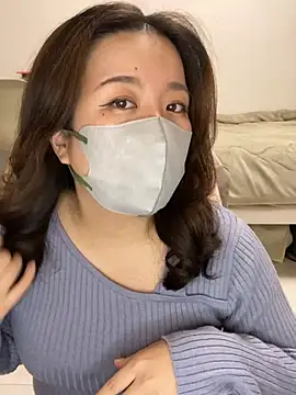 Snapshot of NATSUMI00 chatting on 11.15.25 NATSUMI00 online show from 11.15.25