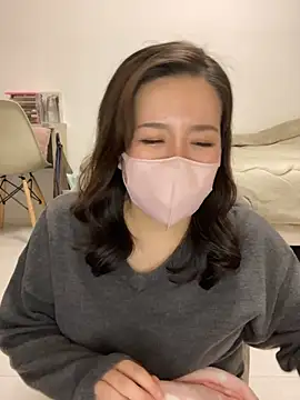 Snapshot of NATSUMI00 chatting on 11.19.25 NATSUMI00 online show from 11.19.25