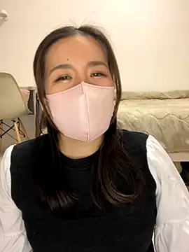 Snapshot of NATSUMI00 chatting on 12.05.25 NATSUMI00 online show from 12.05.25